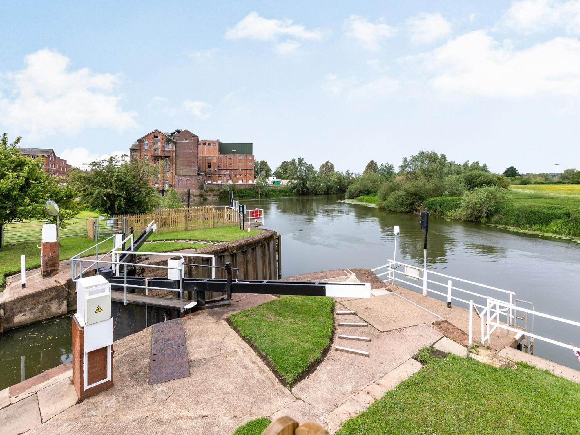 Avon Lock Cottage - Uk34125 Тьюксбері Екстер'єр фото